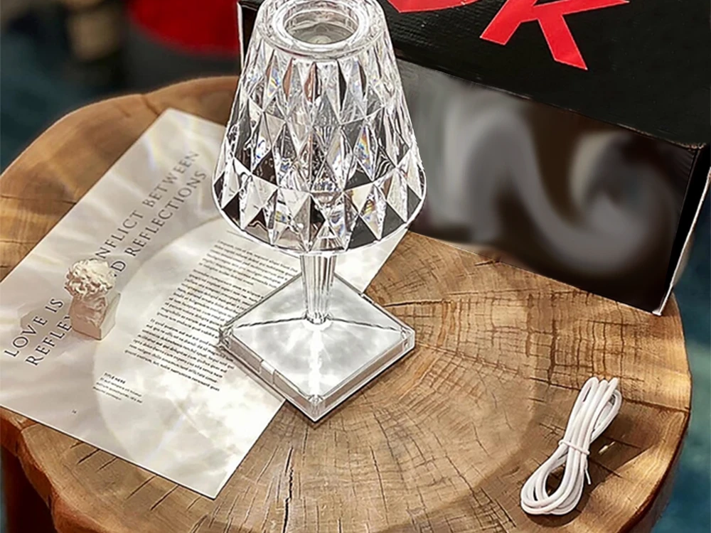 Stalinis naktinis šviestuvas su LED RGB apšvietimu ir nuotolinio valdymo pulteliu