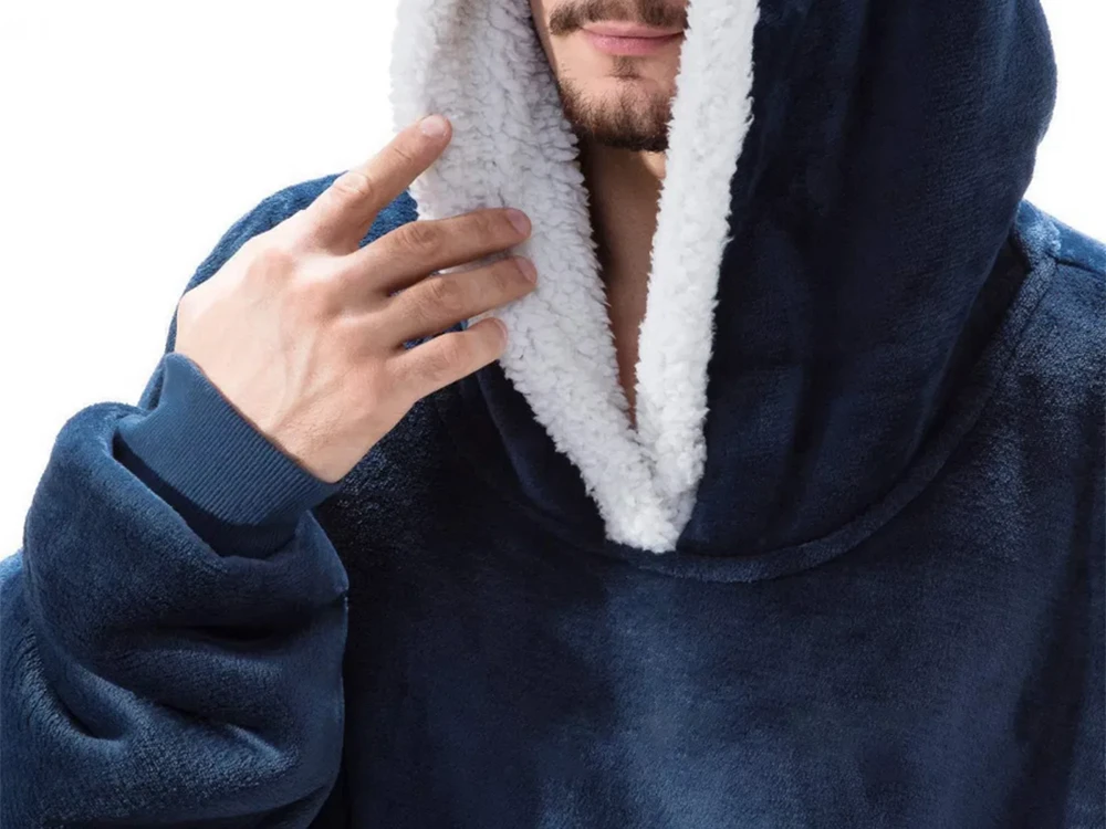 Šiltas oversize pledsa su gobtuvu, tamsiai mėlyna