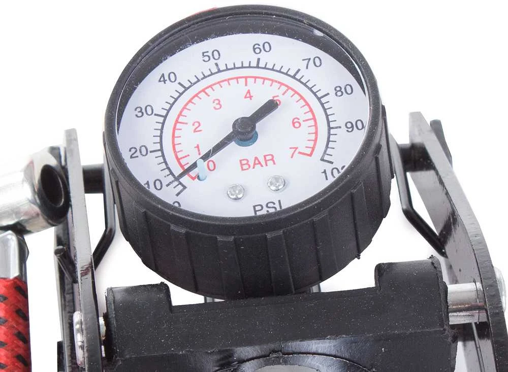Viencilindrė kojinė pompa su manometru ir antgaliais, 100 PSI