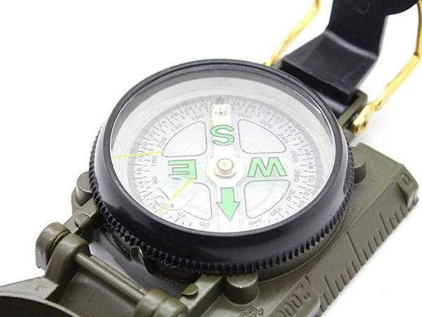 Metalinis kompasas su skale 1:25 000