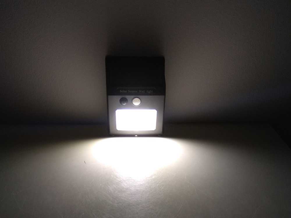 Saulės šviestuvas su 48 LED ir judesio jutikliu