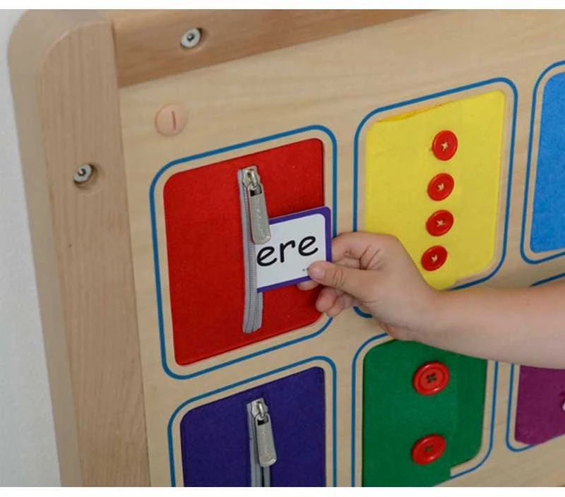 „Wallboard“ atidarymo ir uždarymo spynų slankikliai mygtukai MasterKidz Montessori