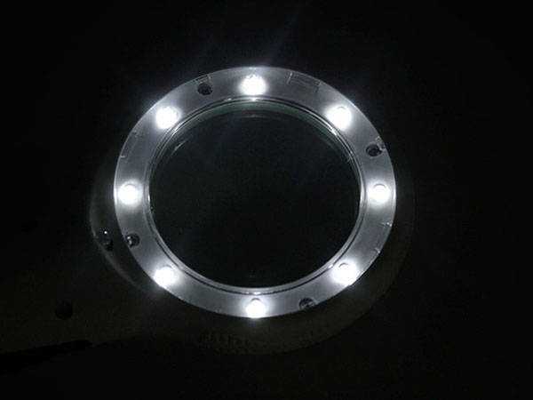 Didinamasis stiklas su LED apšvietimu ir UV, 4x, 60 mm