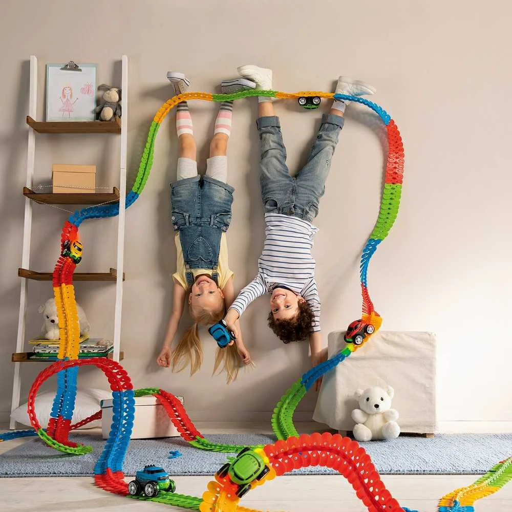 „Smoby Flextreme“ automobilis su šviesa į trasą
