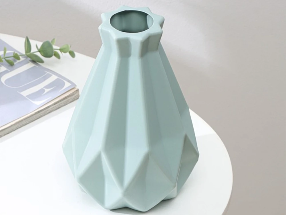 Plastikinė vaza gėlėms, 20 cm