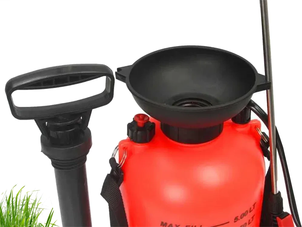 Rankinis sodo purkštuvas su ilga lanca 5L