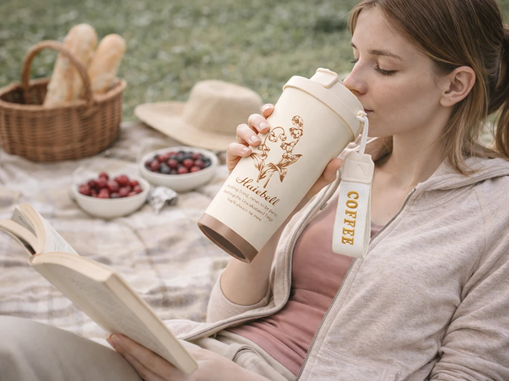 Termo puodelis su šiaudeliu ir plienine rankenėle 530 ml