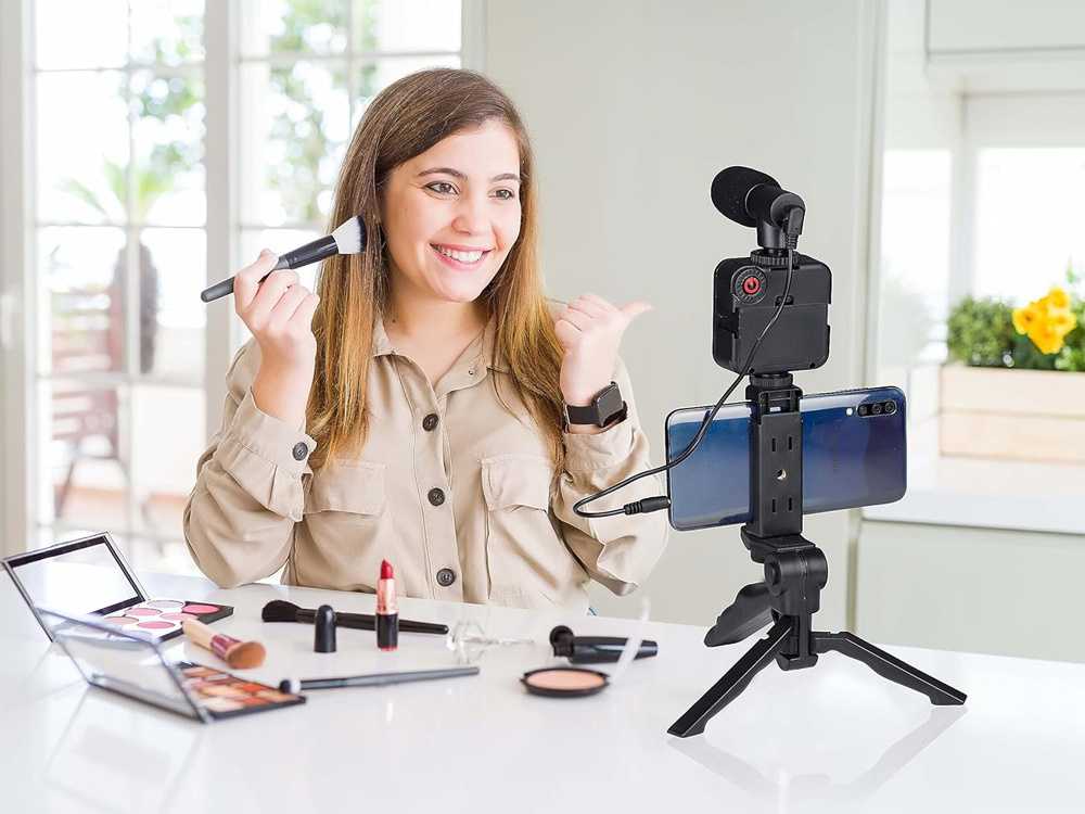 Filmavimo rinkinys su stovu ir mikrofonu AY49