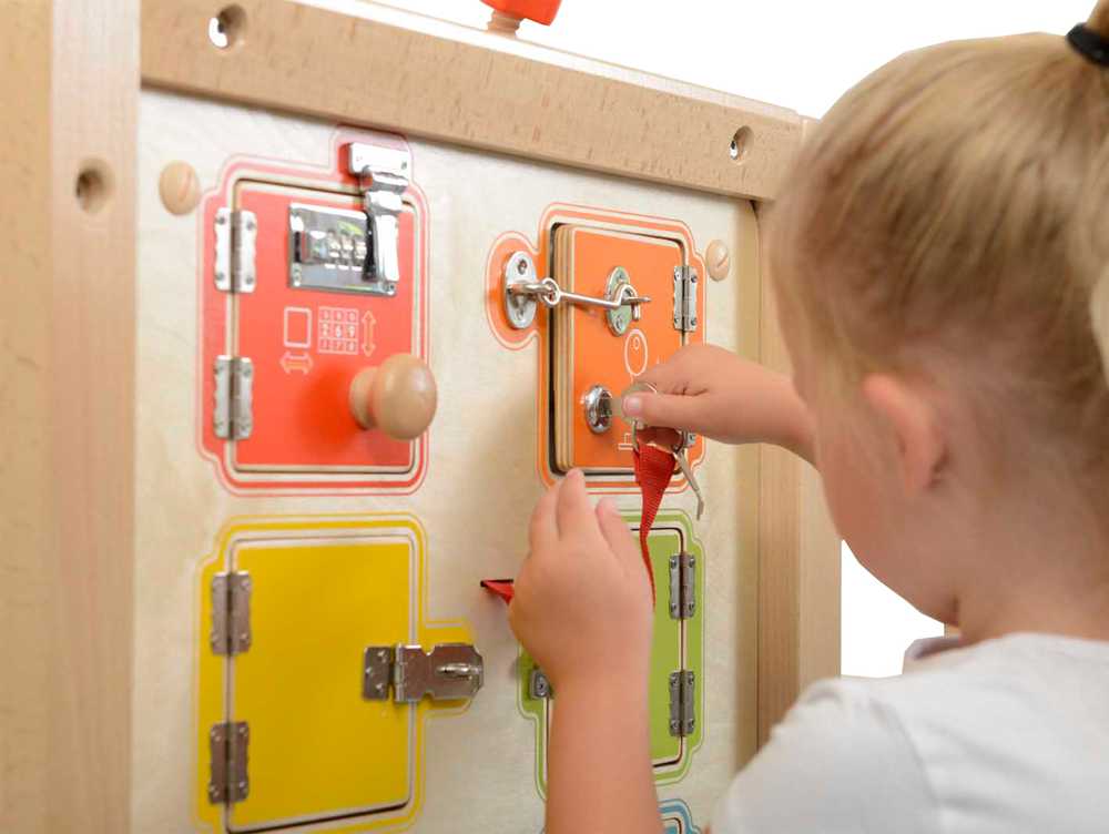 Masterkidz Medinė Žaidimų Lenta Mokymuisi Užrakinti ir Atidaryti - 6 Seifai