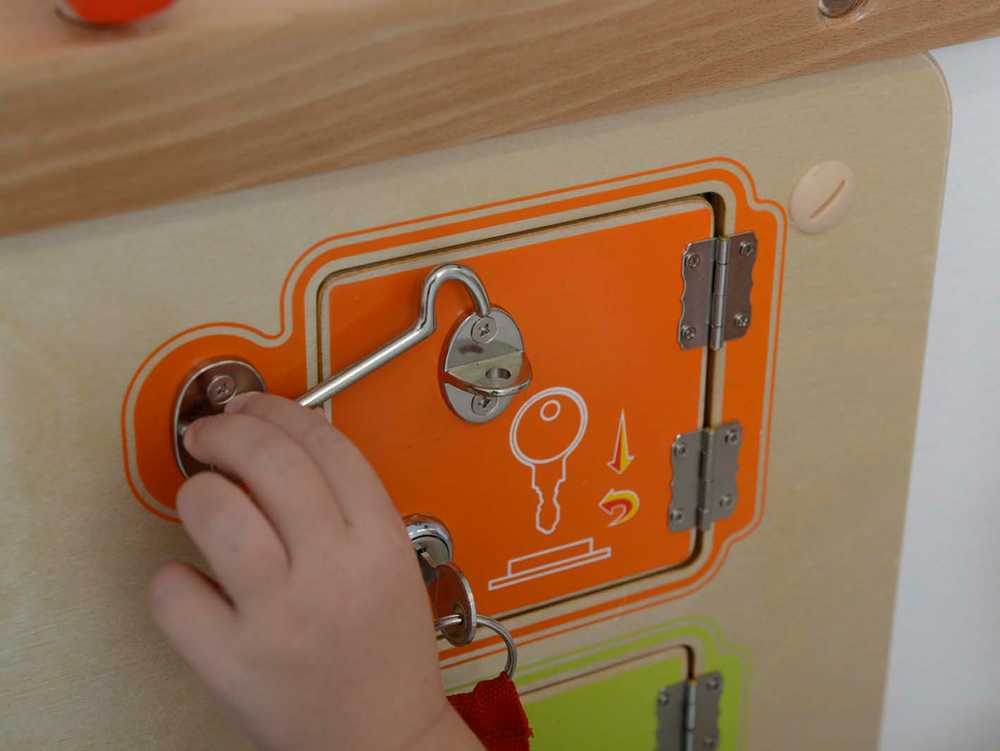 Masterkidz Medinė Žaidimų Lenta Mokymuisi Užrakinti ir Atidaryti - 6 Seifai