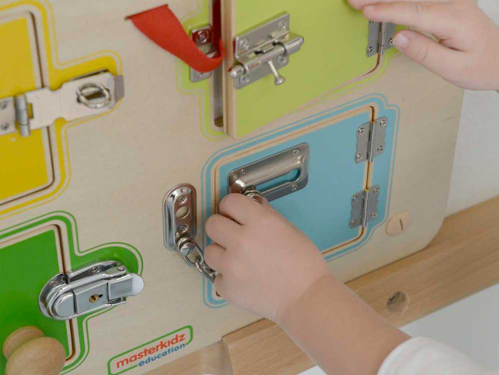 Masterkidz Medinė Žaidimų Lenta Mokymuisi Užrakinti ir Atidaryti - 6 Seifai