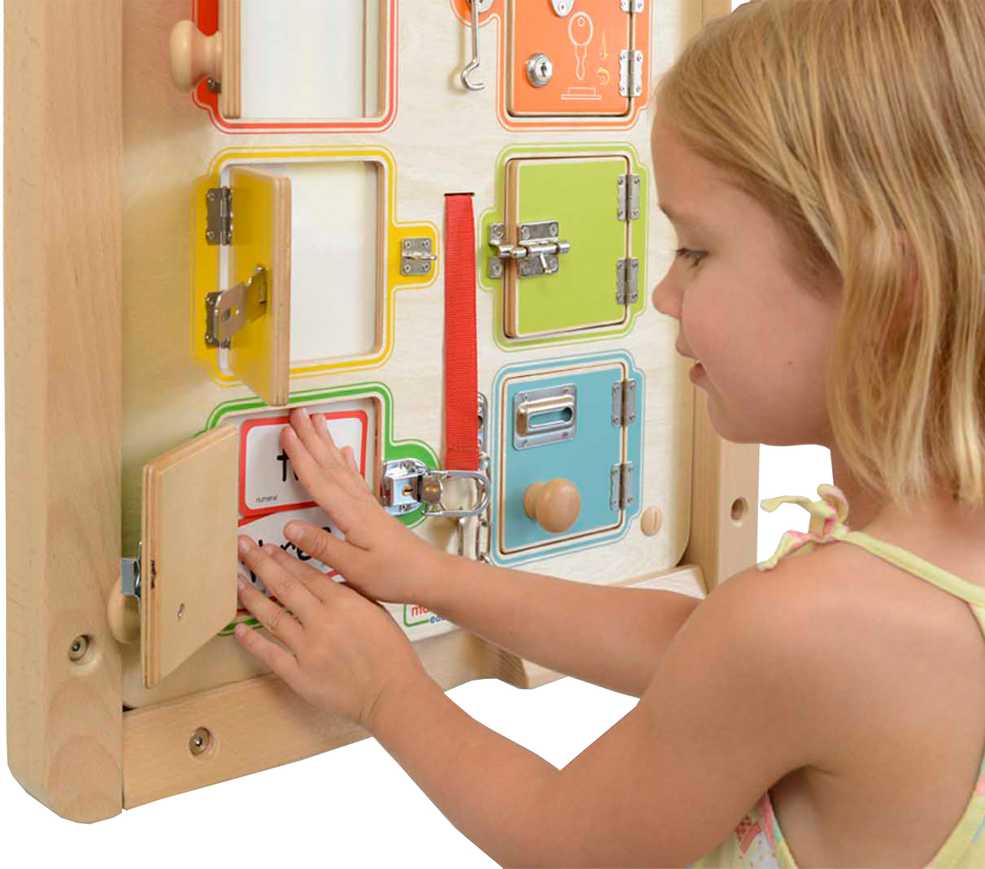 Masterkidz Medinė Žaidimų Lenta Mokymuisi Užrakinti ir Atidaryti - 6 Seifai