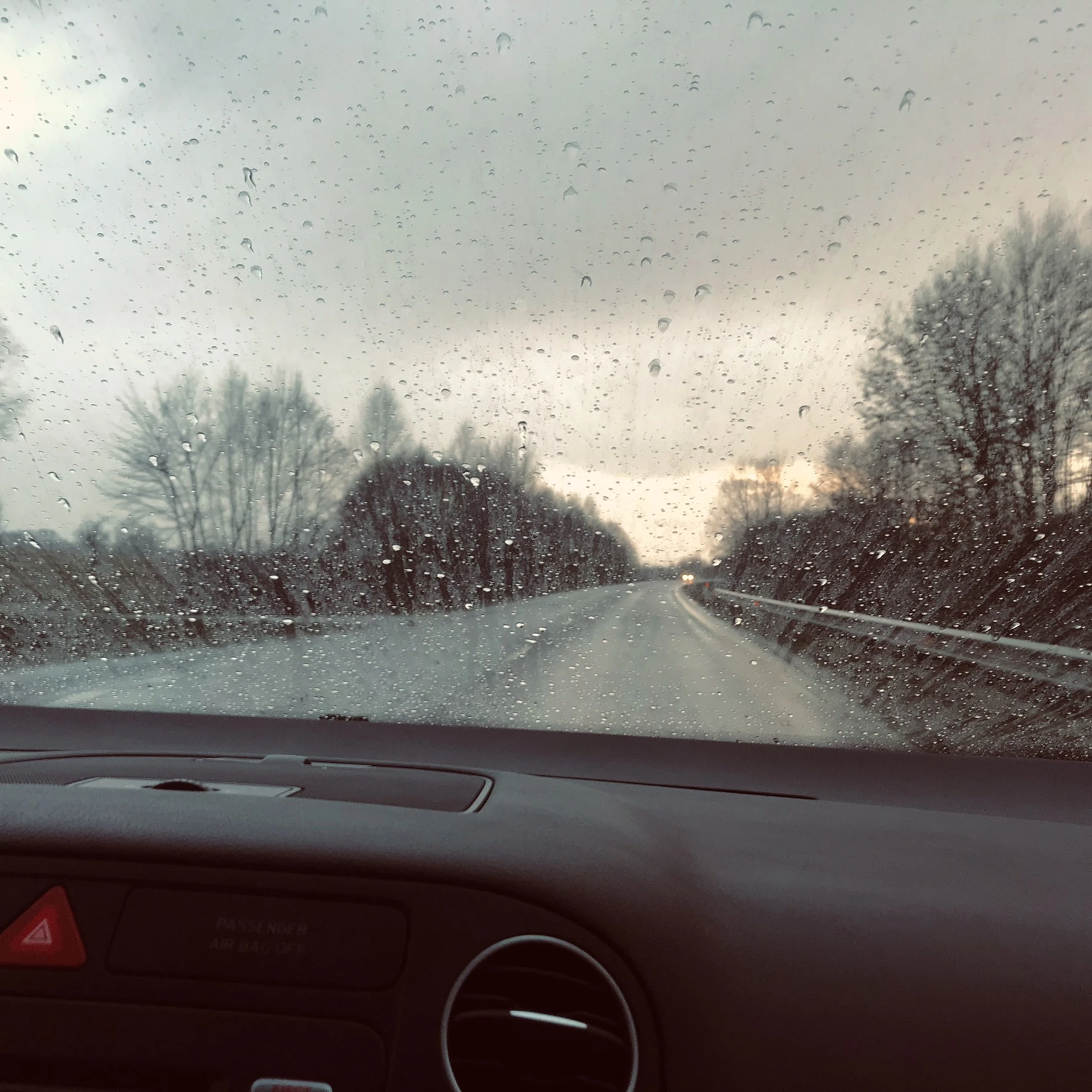 Stolz Apsauginė danga automobilių stiklams nuo lietaus ir vabzdžių taip pat ir namų langų stiklams, dušo sienelėms, baldų stiklams, veidrodžiams REGEN ABWEISER, 250ml aprašymas - Prekės nuotrauka