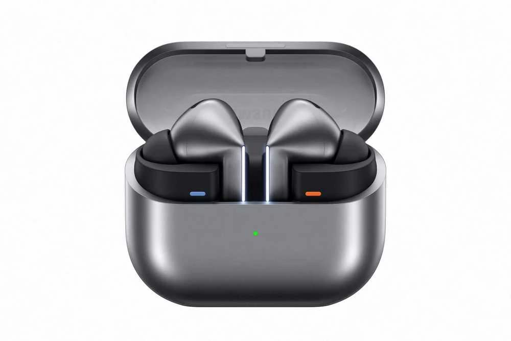 Samsung Galaxy Buds3 Pro su įkrovimo dėklu ir šviesos indikatoriais