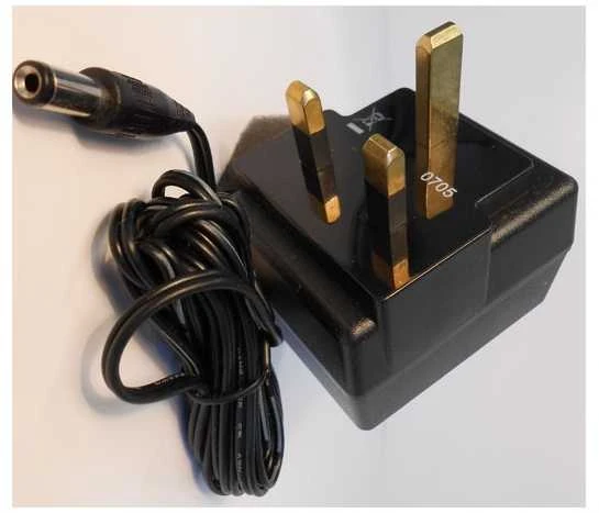 Adwa 230 V AC UK adapteris matuokliams su Type G AD9338