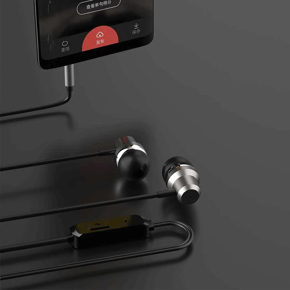 Dudao X10PRO ausinės prijungtos prie išmaniojo telefono