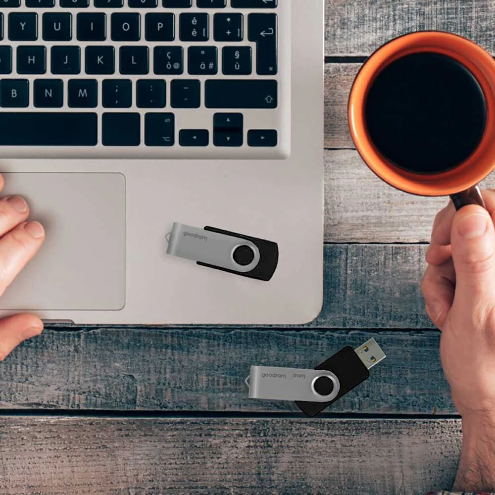 Atmintinė USB 3.0 GOODRAM UTS3 16GB, juoda sp.