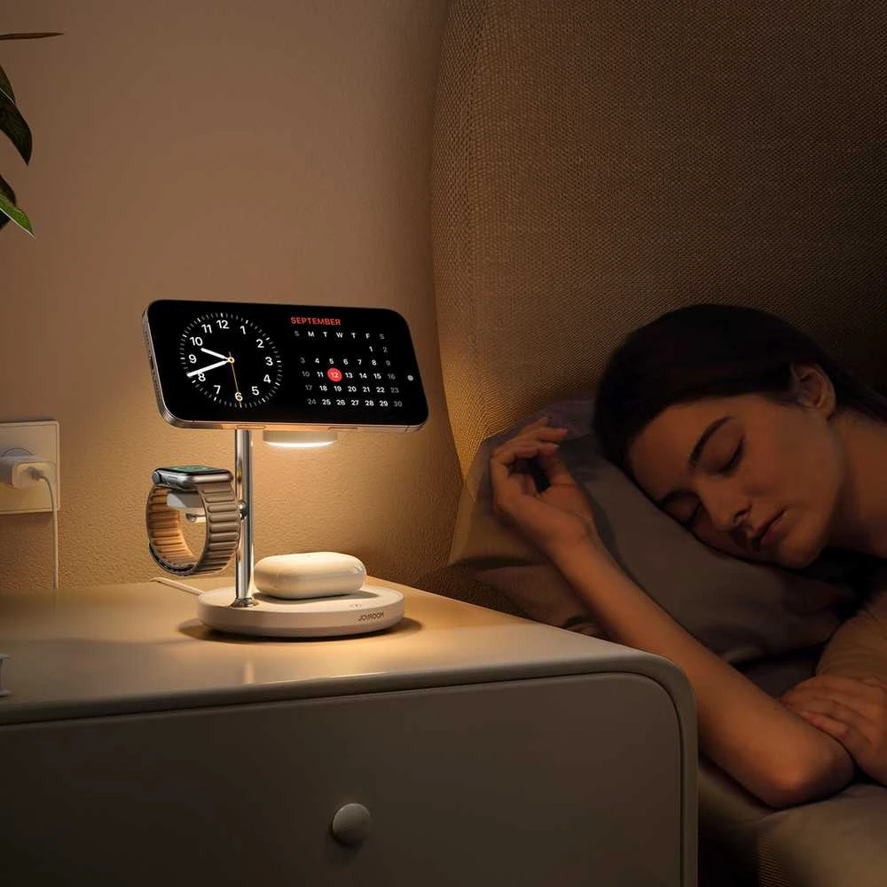 Joyroom JR-W23 Qi2 4 viename stalinis įkroviklis su įmontuota indukcine naktine lempute – baltas