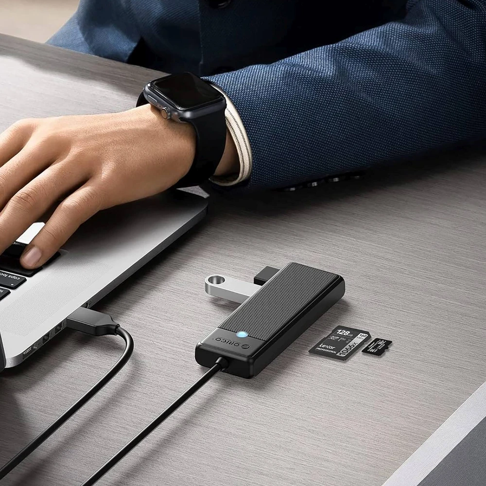 Orico PAPW3AT-U3 USB šakotuvas, 4 prievadų, 3x USB-A 3.0, su Micro SD/SD kortelių skaitytuvu, 1 m - juodas
