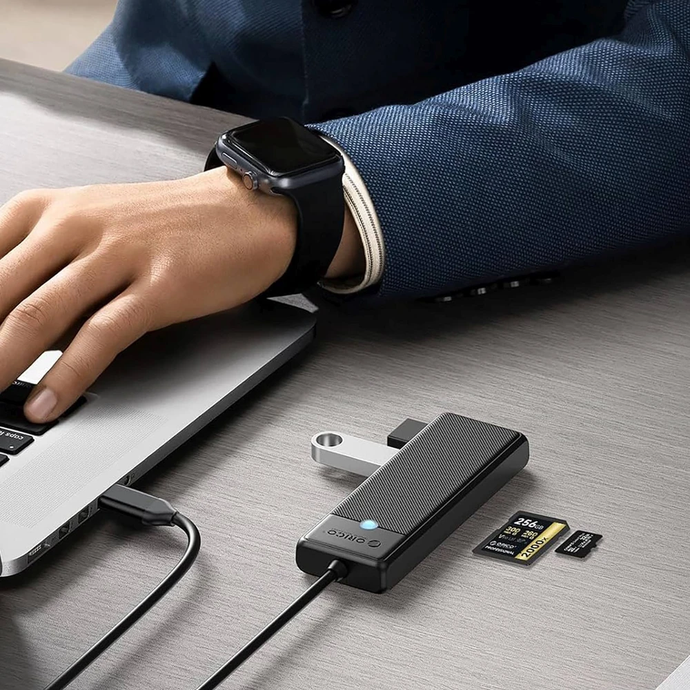 Orico PAPW3AT-U3 USB šakotuvas, 4 prievadų, 3x USB-A 3.0, su Micro SD/SD kortelių skaitytuvu, 1,8 m - juodas