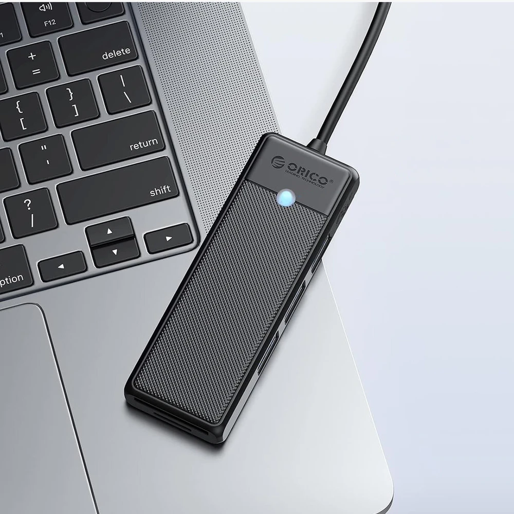Orico PAPW3AT-U3 USB šakotuvas, 4 prievadų, 3x USB-A 3.0, su Micro SD/SD kortelių skaitytuvu, 1,8 m - juodas