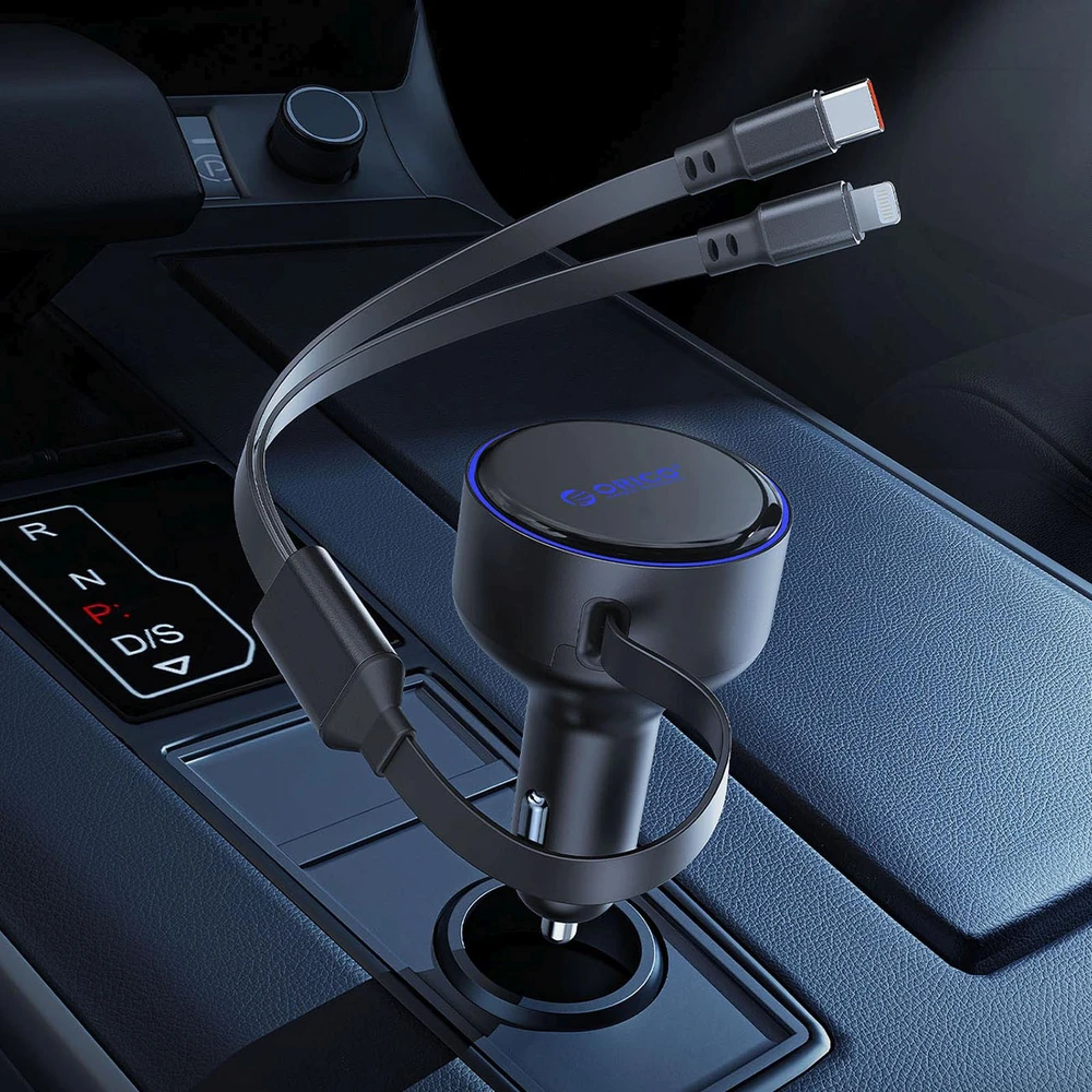 „Orico“ dvigubo tempimo 60 W USB-C automobilinis įkroviklis su dviem ištraukiamais USB-C + „Lightning“ laidais - Juodas