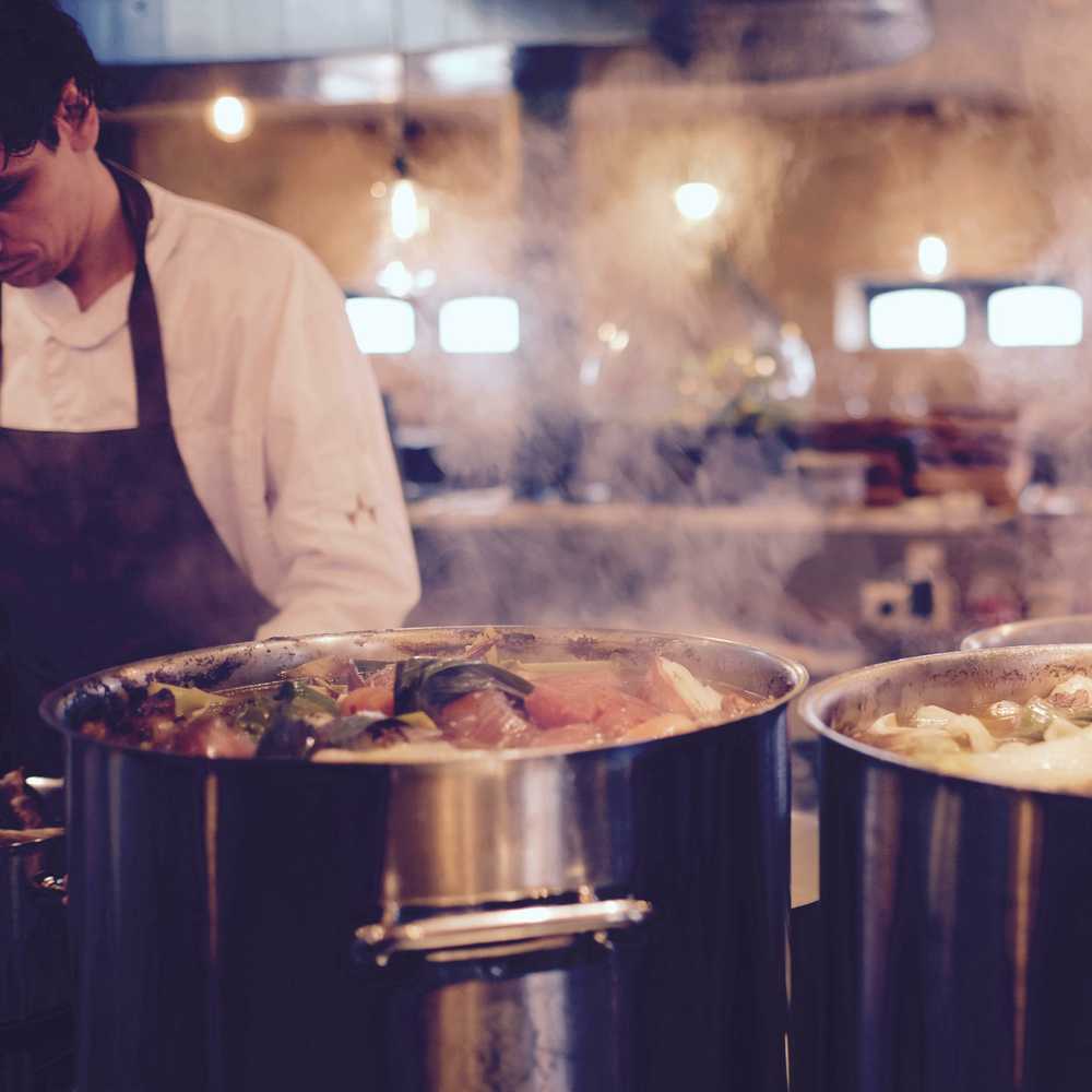 Puodas niski Kitchen Line su dangteliu 7.3 l śr. 280 x 120 h - Hendi 836033