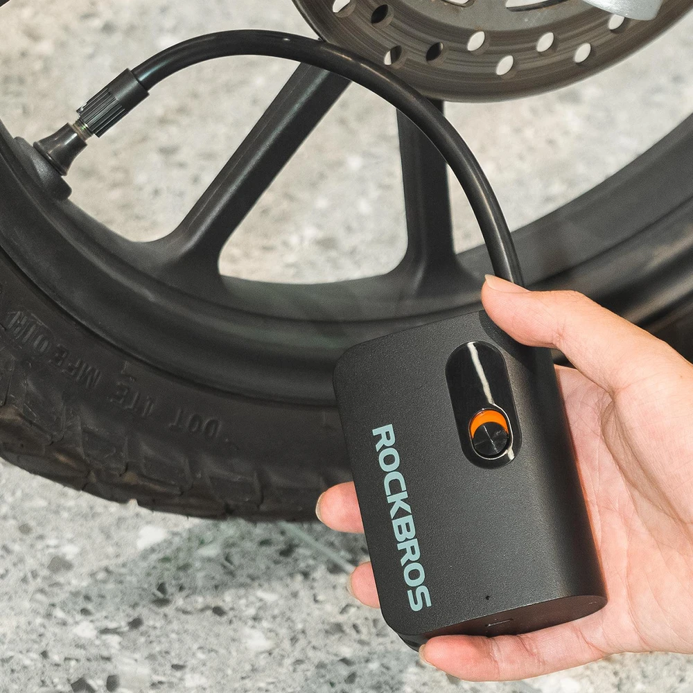 Rockbros L1 Mini belaidis siurblys 70 psi kompresorius 200 mm Schrader žarnos ilgis - juodas