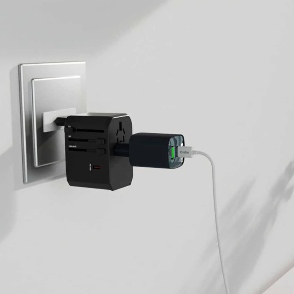 SBS Universal GaN Travel Adapteris 70W 3xUSB-C 2xUSB-A with Case - Juodas