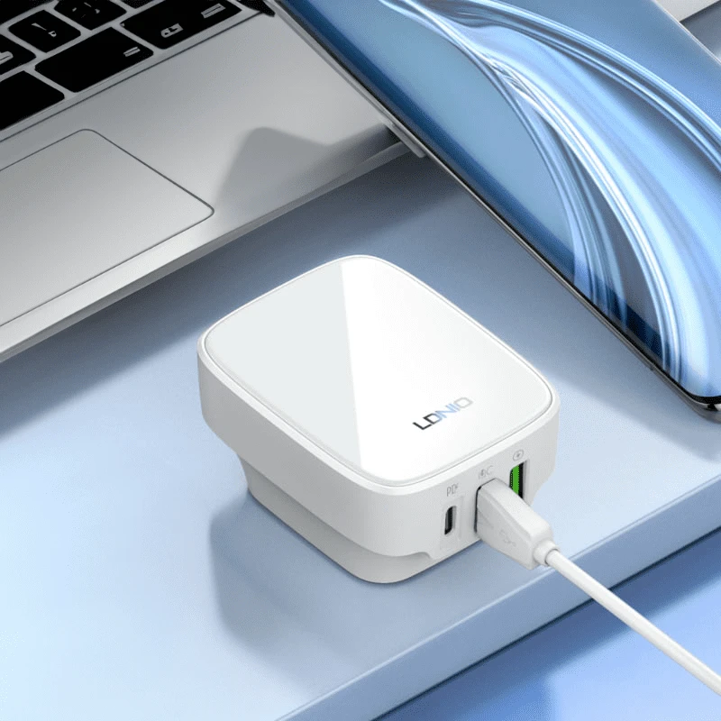 Įkroviklis 32W 3 porty USB PD QC Ldnio Q334 baltas