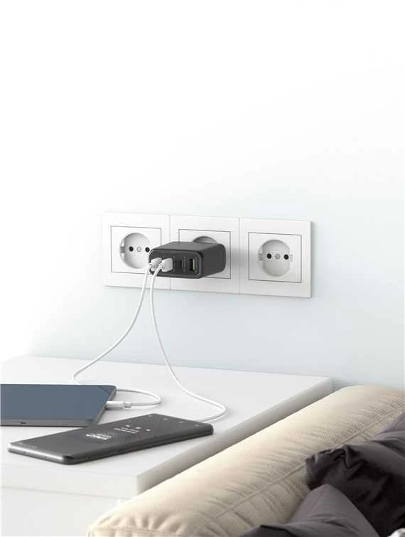 Įkroviklis jungiama į tinklą 3x USB-C USB 68W Goobay Juoda