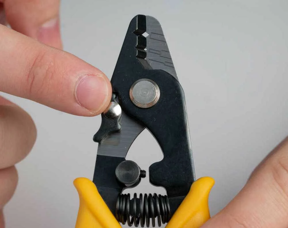 Jonard Tools Usorteret Šviesolaidinio kabelio nuėmiklis, 3 skylės, apvalkalas 1,6-3 mm/900-250