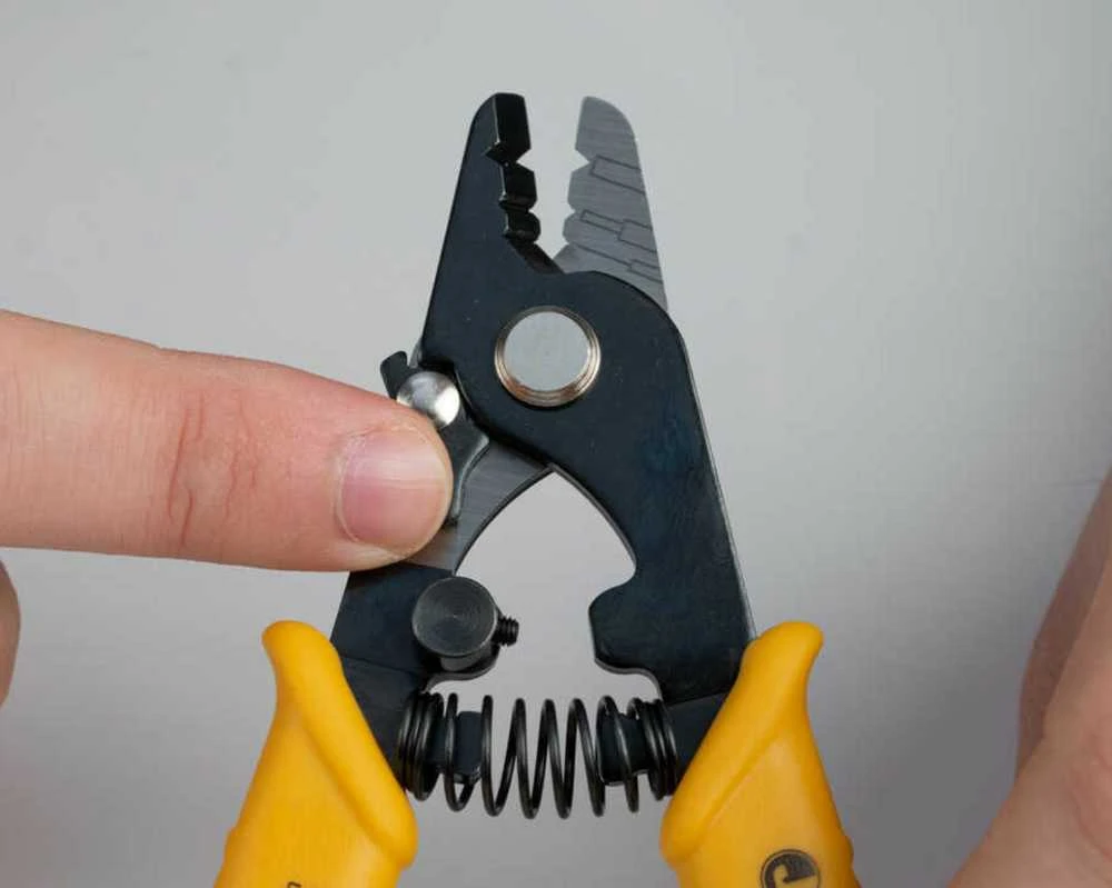 Jonard Tools Usorteret Šviesolaidinio kabelio nuėmiklis, 3 skylės, apvalkalas 1,6-3 mm/900-250
