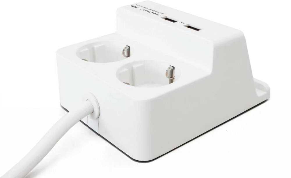 Maitinimo juostelėje yra Peaktech 3125 USB lizdas