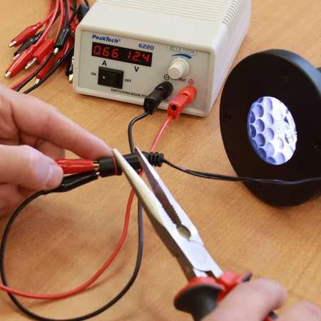 Mini maitinimo šaltinis laboratoryjny PeakTech 6220