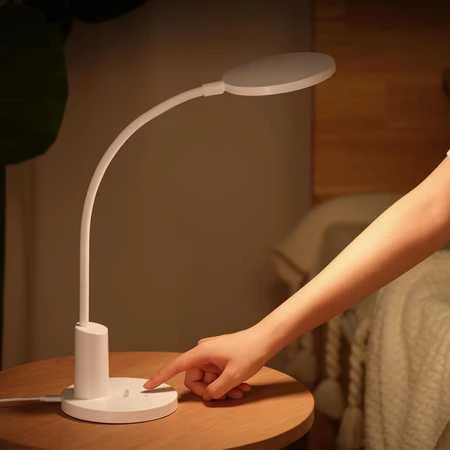 „Yeelight Pura“ skaitymo stalo lempa