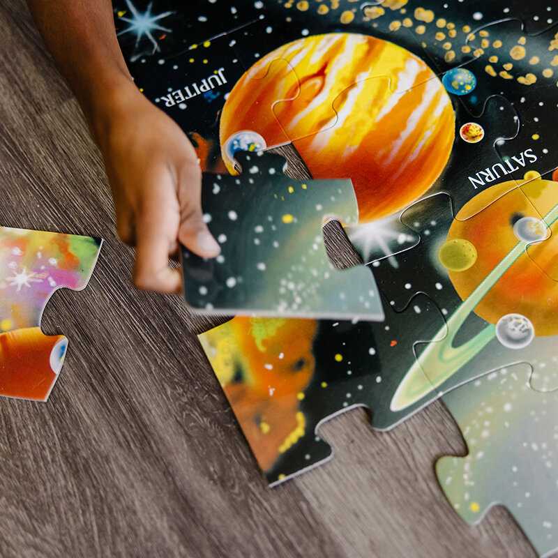 Dėlionė Melissa & Doug Didelis grindų galvosūkis saulės sistema 48 vienetų 91x61 cm žaislas trejų metų vaikui