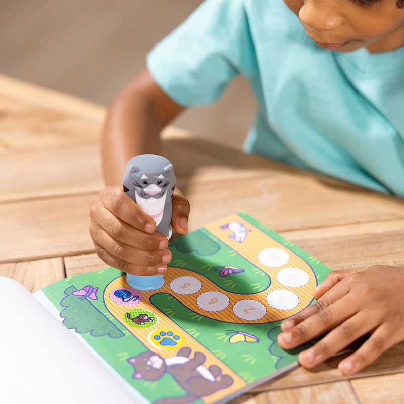 Melissa & Doug Žaislai vaikams 3+ Lipdukai Antspaudas Cat StickerWOW knyga