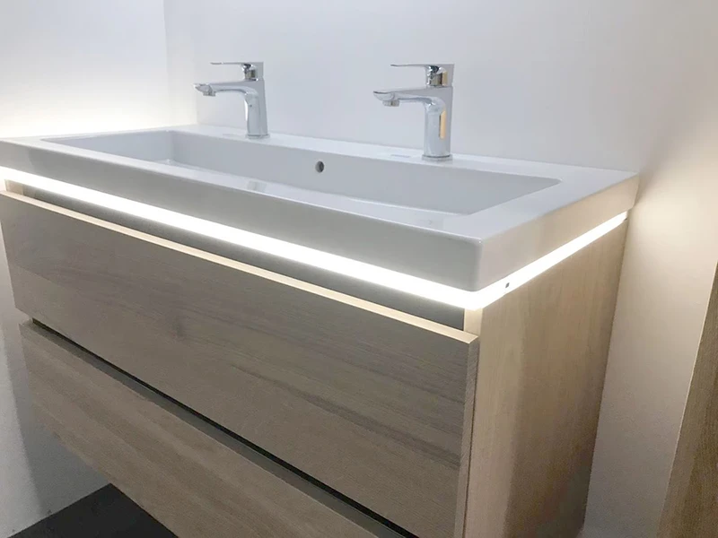Sieninis šviestuvas Wiesbaden Sanitair LED apšvietimas spintelei 120x46