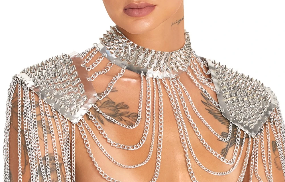 Collar Bloga dygliuota apykaklė ir petys