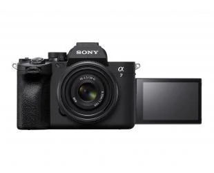 „Sony ILCE-7M4K Alpha A7 IV“ veidrodinis skaitmeninis fotoaparatas su 28–70 mm objektyvu