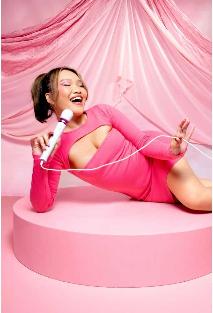 Le Wand Galingas Petite Plug-in baltas