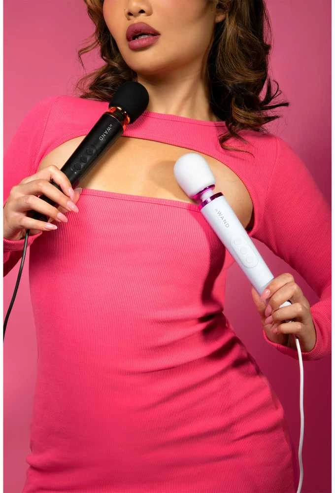 Le Wand Galingas Petite Plug-in juodas