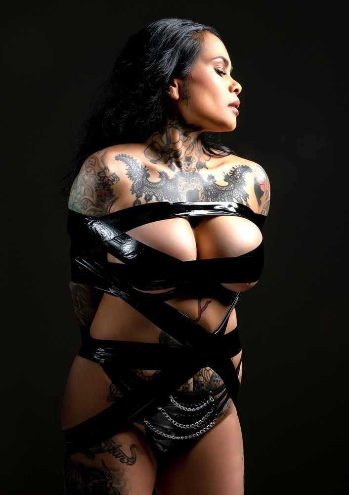 Taboom bondage juosta ant modelio kūno