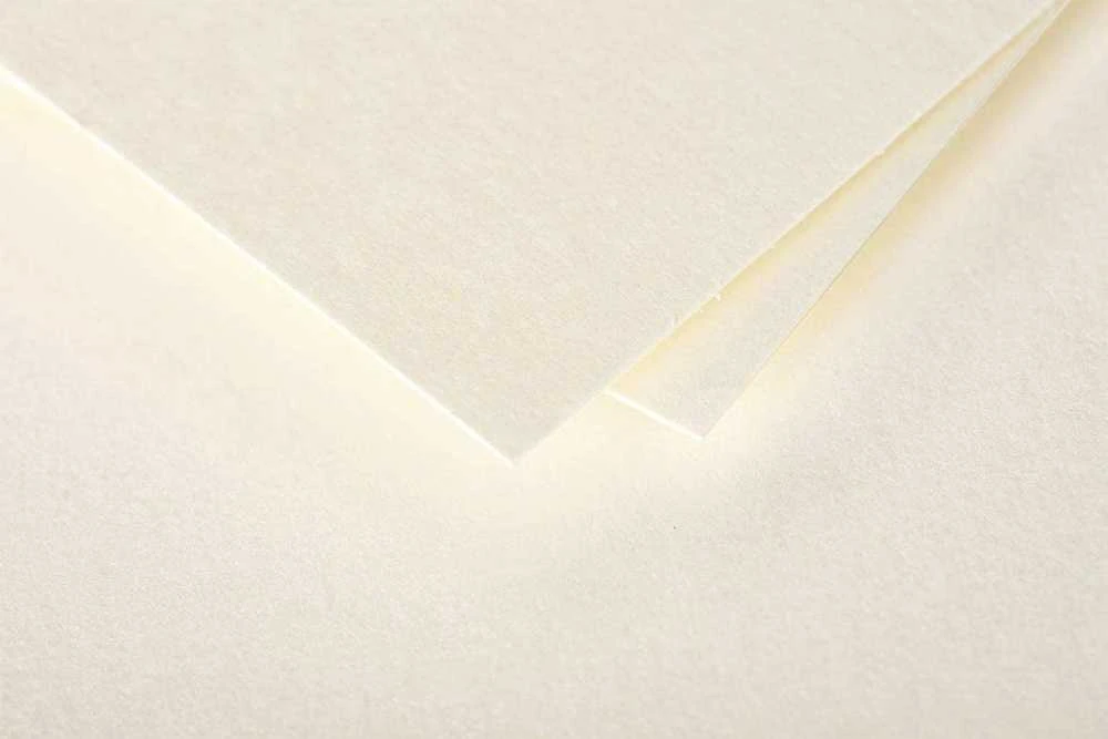 Dekoratyvinis vokas POLLEN, Clairefontaine, DL (110x220mm), 120gsm, blizgus, kreminės sp.