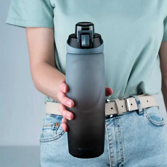 Gertuvė KITE, 760ml, su užrakinamu dangteliu, pilkos/juodos sp. tritano plastikas