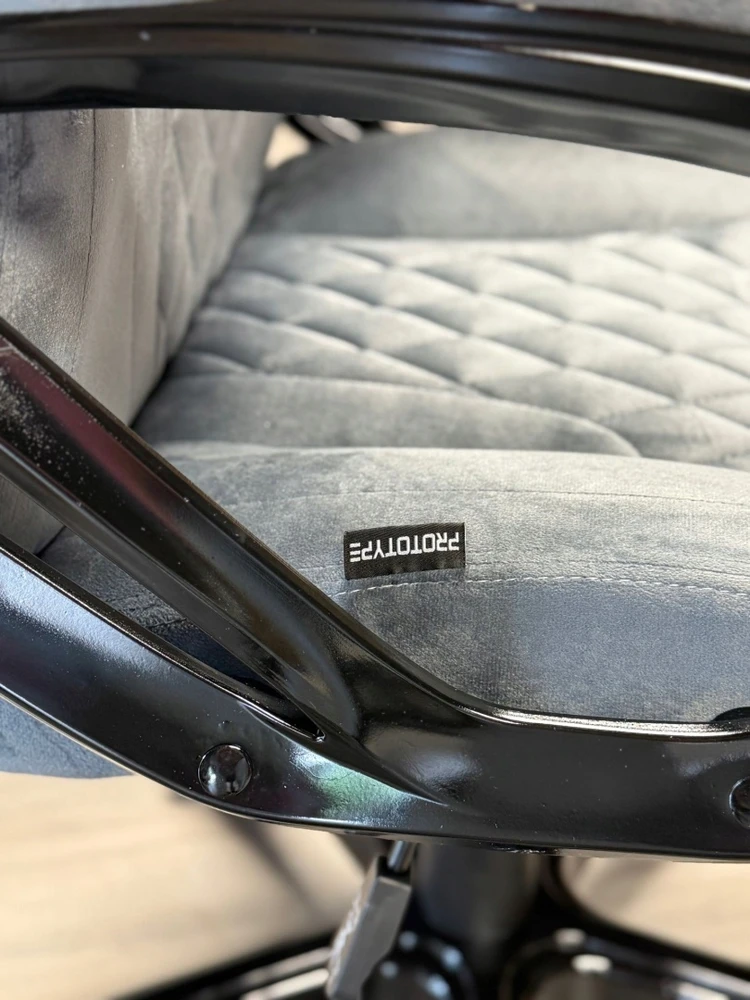 Biuro kėdė Prototype, pilka