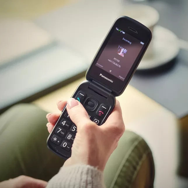 panasonic-4g-mobilusis-telefonas-melynos