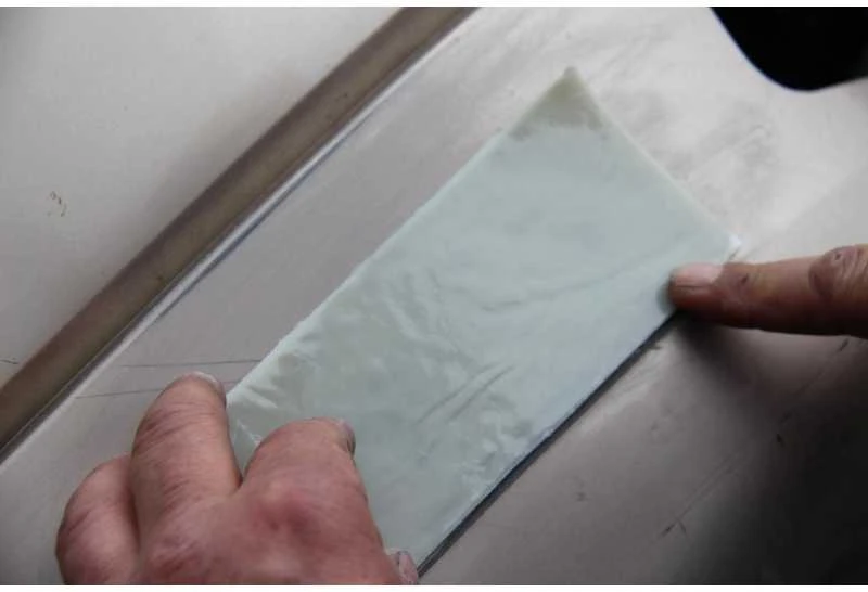 Lipni medžiaga 150x220mm (GRP remonto kilimėlis)