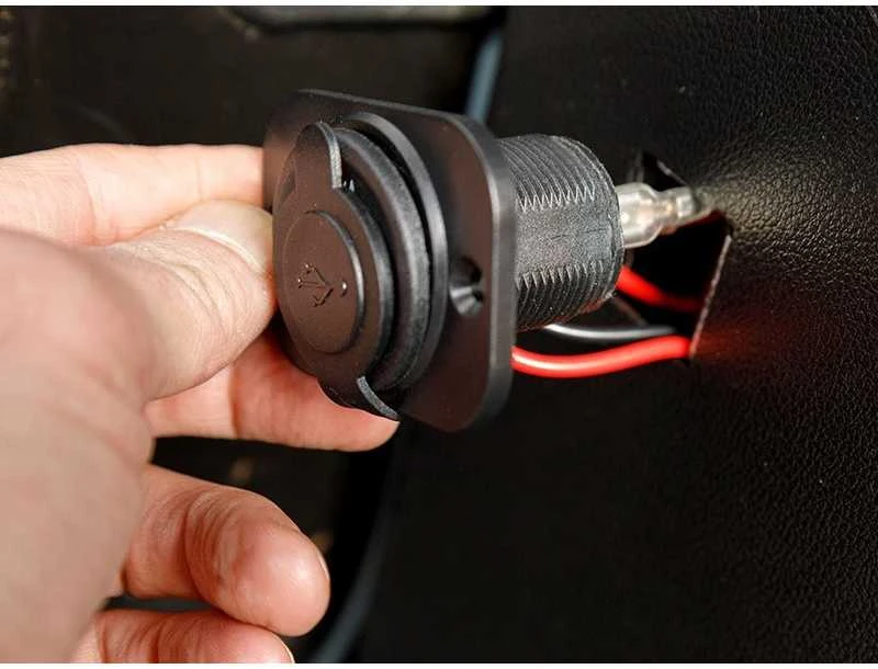 Carmotion Lizdas įkrovimui įmontuojamas 2xUSB 3.1A 12/24V 1vnt